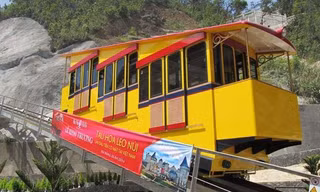 Bà Nà Hills ra mắt tàu hỏa leo núi