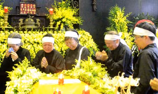 Giây phút nghẹn ngào tiễn đưa nhà văn Tô Hoài