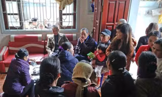 [VIDEO] Gia đình bé gái nghi bị bắt cóc mỏi mòn chờ tin con