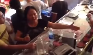 “Hotgirl ăn trộm” bị dân trói tay