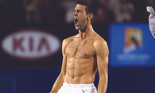 Djokovic được ví như siêu nhân nhờ chế độ tập luyện, ăn uống nghiêm ngặt cùng sự hỗ trợ của khoa học công nghệ như chiếc CVAC Ảnh: Getty Images