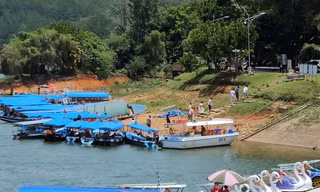 Một người bị nước cuốn mất tích khi câu cá tại hồ Tuyền Lâm