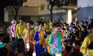 Trung thu đầu tiên của hơn 150 học sinh mồ côi vì COVID-19 tại Đà Nẵng