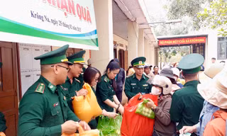 Ấm áp Ngày hội Biên phòng toàn dân