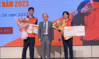ĐH Duy Tân vinh danh hai sinh viên giành huy chương vàng tại SEA Games 32