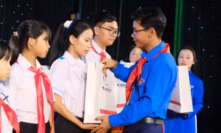 Thiếu nhi Lâm Đồng tổ chức hơn 2.500 hoạt động đền ơn đáp nghĩa