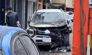 Công an vào cuộc vụ taxi bốc cháy trên đường phố Đà Lạt lúc rạng sáng