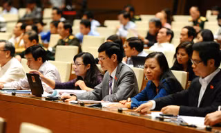 Đại biểu Quốc hội trong buổi làm việc sáng 27/11. Ảnh: Như Ý.