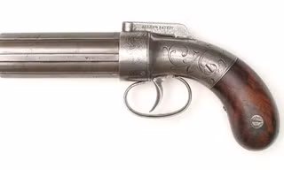 Pepperbox là khẩu súng giống thiết bị để nghiền hạt tiêu thường được sử dụng trong các hộ gia đình. Tuy nhiên, nó là vũ khí có 6 nòng, quay quanh một trục trung tâm. Ra đời trong những năm 1830, đây là loại vũ khí phục vụ dân sự. Tuy nhiên, nhiều sĩ quan 