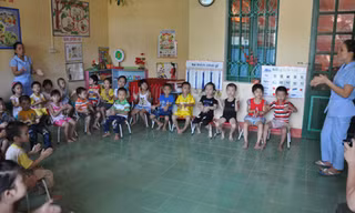 Trong một tiết dạy của cô trò Trường MN Lương Thịnh. Ảnh: Văn Chung/VietnamNet.