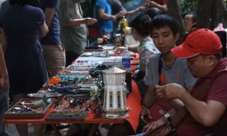 Phiên chợ đồ cổ giữa trung tâm Hà Nội