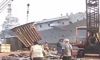 Ấn Độ 'xẻ thịt' tàu sân bay đầu tiên