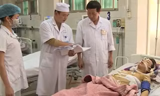 Cứu sống thanh niên bị sắt đâm thủng tim