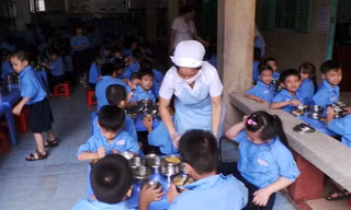 Gần 100 học sinh nghỉ học do sốt, nôn ói