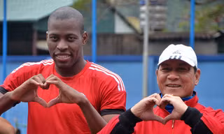 Đội bóng Than Quảng Ninh rạng rỡ với 'Nụ cười Hạ Long'