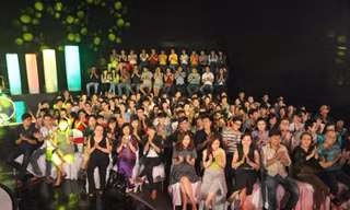 Đắt hàng nghề... vỗ tay thuê