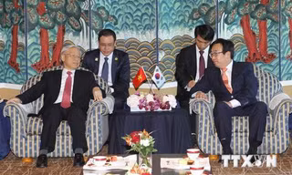 Tổng Bí thư Nguyễn Phú Trọng tiếp Thị trưởng thành phố Busan Suh Byung-soo. Ảnh: TTXVN
