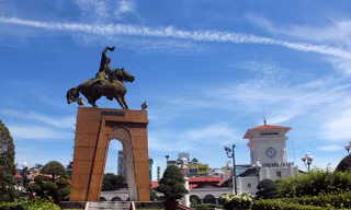 Bắt đầu dời tượng Trần Nguyên Hãn để xây ga Metro