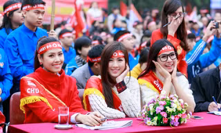 Các hoa hậu, á hậu, người đẹp tham dự Chủ Nhật Đỏ do báo Tiền Phong tổ chức.