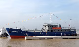 Tàu trinh sát 500 CV vừa được hạ thủy sáng nay. Ảnh: Văn Dưỡng.