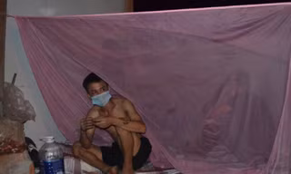 Dịch đẩy nhiều lao động tự do mắc kẹt ở Hà Nội ra ngủ gầm cầu, nhặt rác kiếm sống
