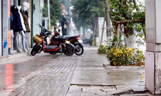 Nhiều khu vực được lát đá đã xuống cấp nhanh chóng.