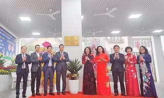 Hà Nội gắn biển công trình trường tiểu học Quang Trung
