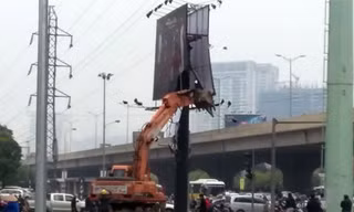 Hiện chỉ có 6 quận hoàn thành tháo dỡ bảng quảng cáo vi phạm là Ba Đình, Thanh Xuân, Cầu Giấy, Hoàng Mai, Hai Bà Trưng, Tây Hồ. Ảnh minh họa
