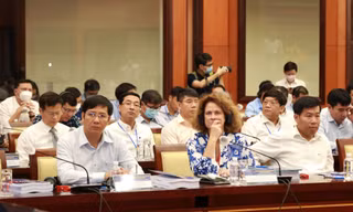 Hơn 300 đại biểu bàn về chủ trương, chính sách công nghiệp hoá đất nước 