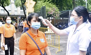 Hà Nội diễn tập phương án phòng chống dịch cho kỳ thi tuyển sinh lớp 10. Ảnh: Hoàng Mạnh Thắng