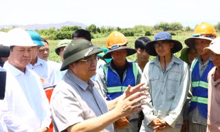 Thủ tướng Phạm Minh Chính kiểm tra công tác ứng phó với hạn hán ở Ninh Thuận