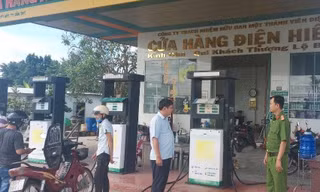 Doanh nghiệp lớn bị rút giấy phép, nguồn xăng dầu ở miền Tây liệu có đảm bảo?
