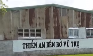 Tịnh thất Bồng Lai sau đó được đổi tên là Thiền am bên bờ vũ trụ