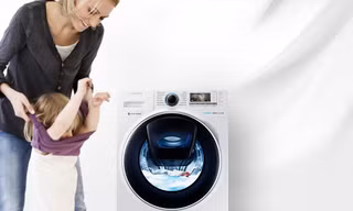 Bé sẽ thoải mái vui chơi, không ngại đồ bị dơ khi gia đình sở hữu một chiếc máy giặt tốt
