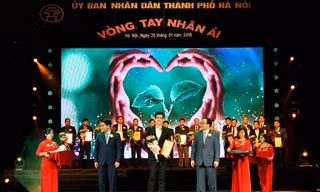 Công ty Cổ phần Khai Sơn ủng hộ chương trình “Vòng tay nhân ái” của TP. Hà Nội 1 tỷ VNĐ
