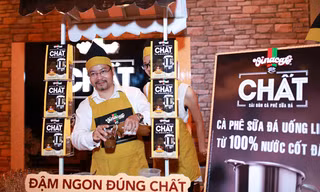 Đây là sản phẩm được áp dụng công nghệ đột phá với cà phê được làm hoàn toàn từ 100% nước cốt đầu tiên của cà phê rang xay nguyên chất, để mang đến cho người thưởng thức ly cà phê sữa đá uống liền đậm ngon đúng chất pha phin kiểu Việt. Ông Nguyễn Tân Kỷ, 