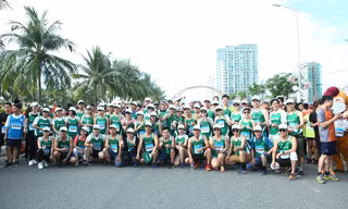 Khoảnh khắc khó quên trên đường chạy Marathon quốc tế Đà Nẵng 2017 
