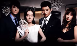 Mặt nạ thủy tinh đang được phát sóng trên kênh D-Dramas lúc 20g mỗi ngày.