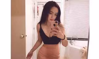 'Hot girl ảnh thẻ' rũ bỏ vẻ ngây thơ, gợi cảm bất ngờ sau 2 năm du học