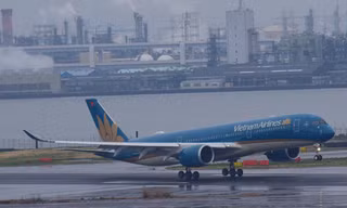 Máy bay A 350 của Vietnam Airlines tại sân bay Haneda