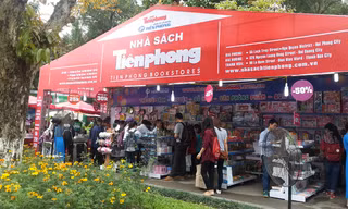 Nhà sách Tiền Phong giảm giá sâu, tri ân bạn đọc tại 'Ngày Sách Việt Nam'