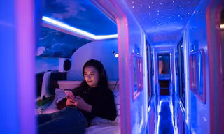 Giới trẻ “phát sốt” vì “xe khách tình nhân”