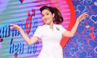 Cát Tường thường tự tay giặt xả quần áo cho gia đình mình