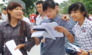 Thí sinh được đăng ký chọn dự thi cả 2 bài thi tổ hợp, điểm bài thi tổ hợp nào cao hơn sẽ được chọn để tính điểm xét công nhận tốt nghiệp THPT.