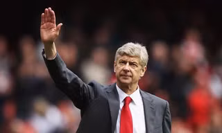 Chia tay Arsenal, HLV Wenger buồn như đưa ma chính mình
