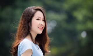 Lê Ngọc Thùy Dương trở thành hoa khôi Học viện Ngoại giao khi là sinh viên năm cuối ngành Truyền thông Quốc tế. 
