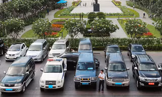 Khoán xe công tại TP HCM. Ảnh: Trung Sơn