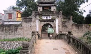 Cổng làng Ước Lễ.