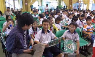 VPBank tặng hàng ngàn quà và học bổng cho trẻ em nghèo