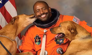 Cựu phi hành gia NASA Leland Melvin. Ảnh: Twitter.